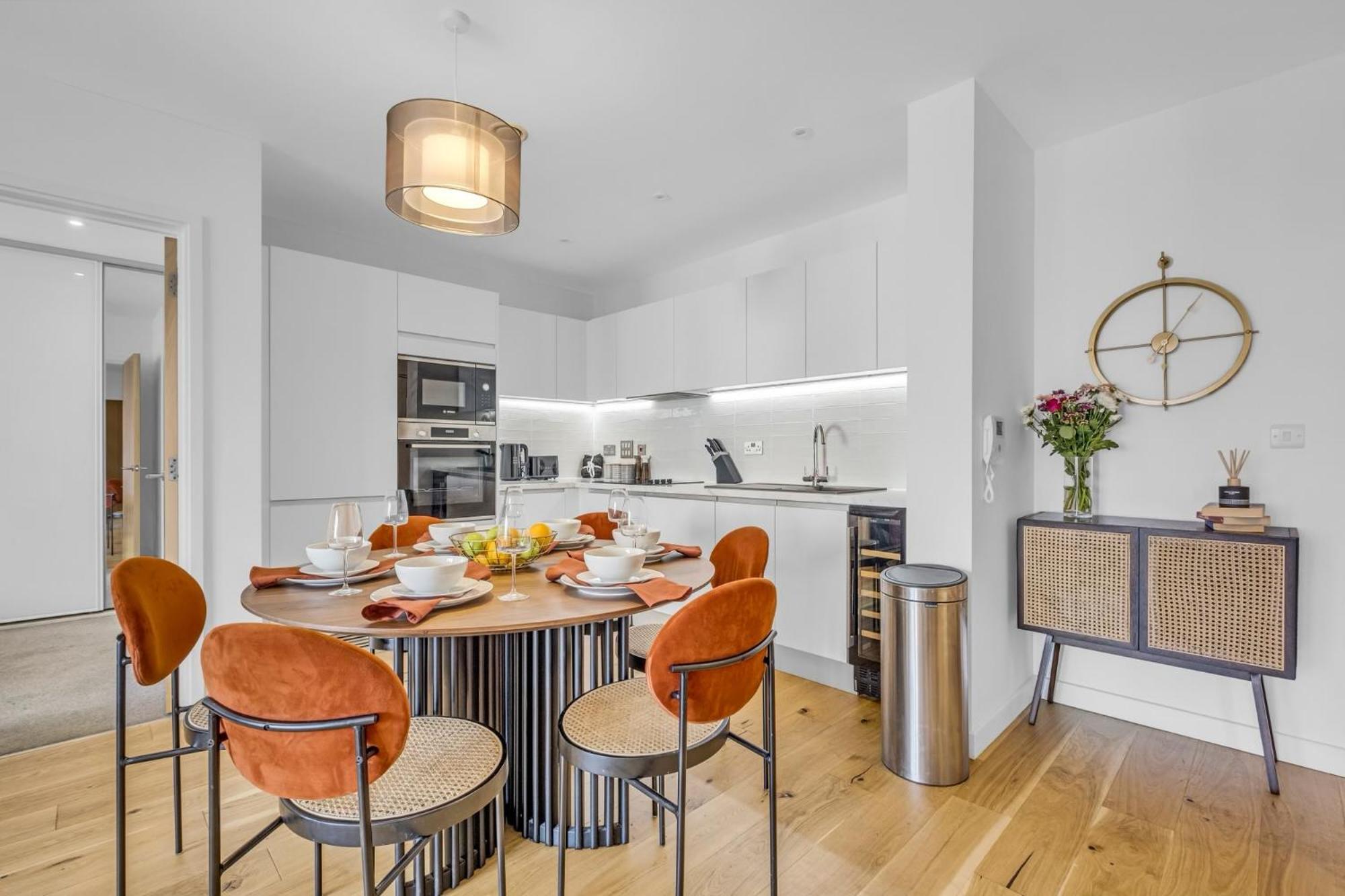Luxurious & Glamorous Centrally Located 2 Bedroom 2 Bathroom Apartment - Central Birmingham - Secure Parking - Netflix Exterior photo