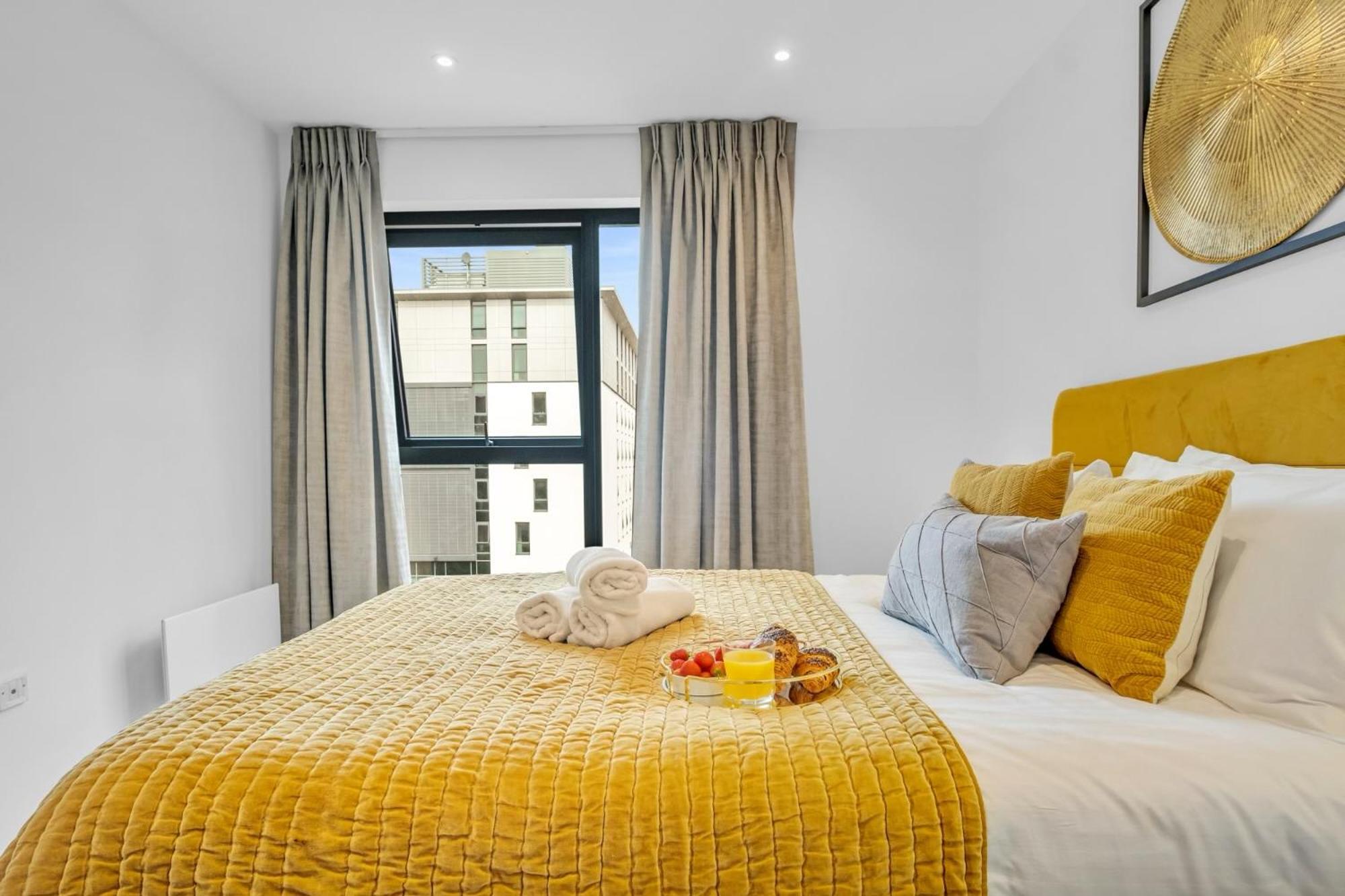 Luxurious & Glamorous Centrally Located 2 Bedroom 2 Bathroom Apartment - Central Birmingham - Secure Parking - Netflix Exterior photo