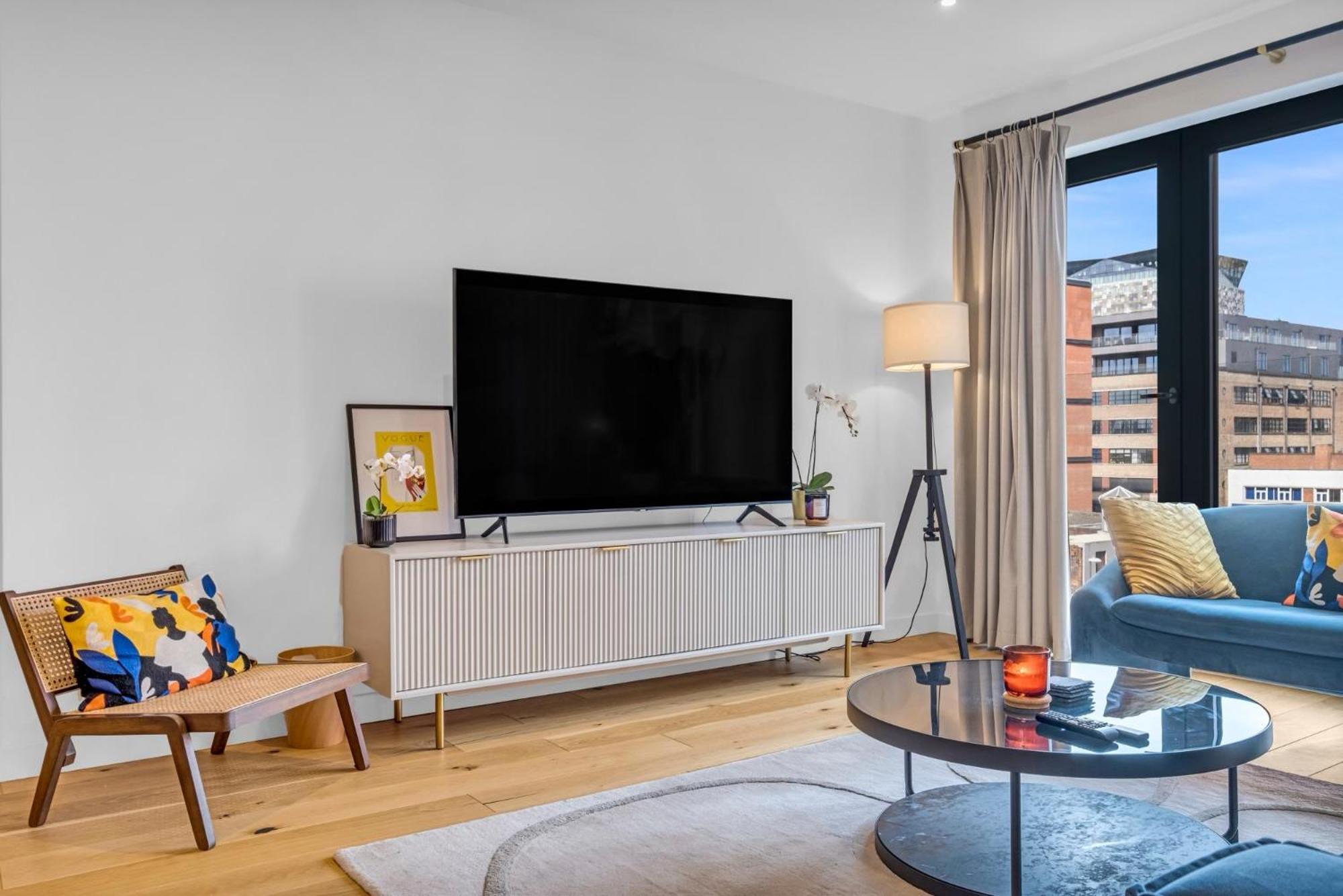 Luxurious & Glamorous Centrally Located 2 Bedroom 2 Bathroom Apartment - Central Birmingham - Secure Parking - Netflix Exterior photo