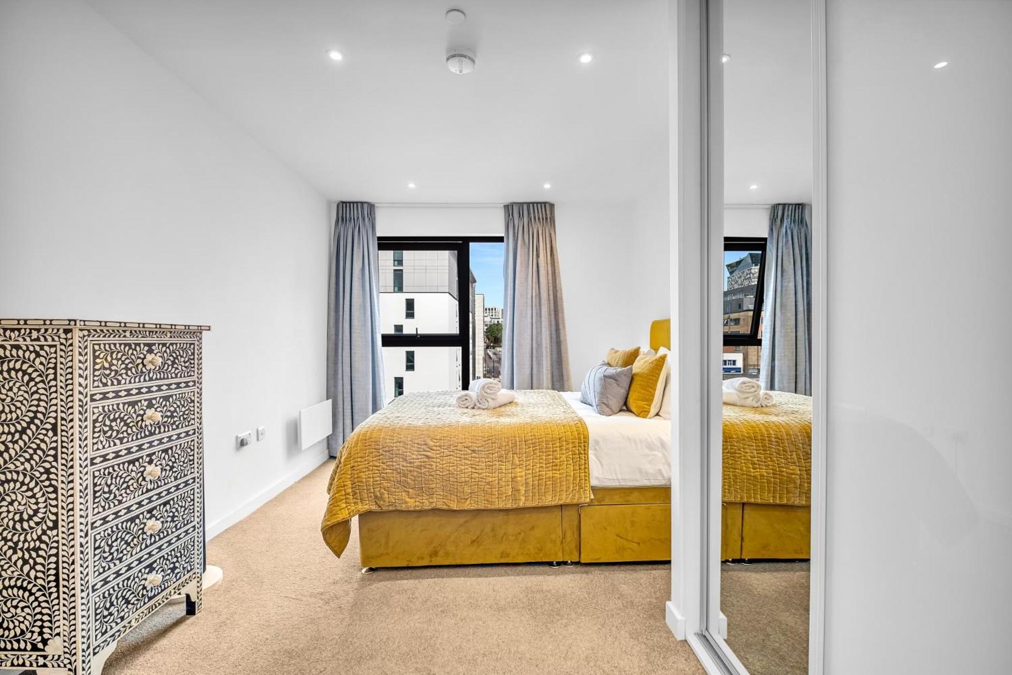 Luxurious & Glamorous Centrally Located 2 Bedroom 2 Bathroom Apartment - Central Birmingham - Secure Parking - Netflix Exterior photo